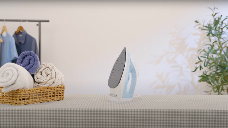 Bàn ủi hơi nước Philips GC1740 - Thiết kế nhỏ gọn 1 730x411 2