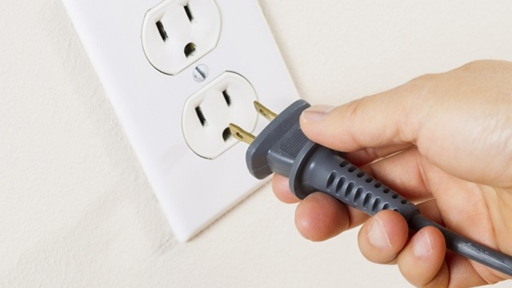 Kết nối máy hút mùi Electrolux với nguồn điện