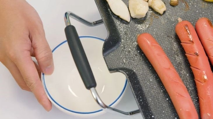 Bếp nướng điện Delites AD-G48 1500W - hứng dầu thừa danh giap chi tiet bep nuong dien delites ad g48 1500 w 9 730x411 1