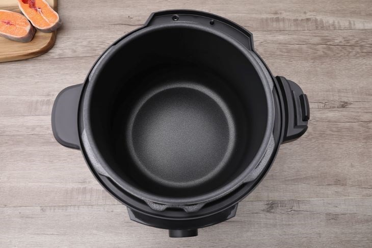 Vệ sinh gioăng cao su trên nắp nồi Vệ sinh gioăng cao su trên nắp nồi