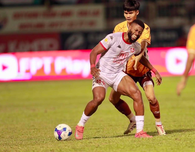 HAGL nắm vận mệnh… ngôi vô địch V-League, sẽ an phận trụ hạng hay quyết chơi đến cùng? - Ảnh 2. HAGL nắm vận mệnh… ngôi vô địch V-League, sẽ an phận trụ hạng hay quyết chơi đến cùng? - Ảnh 2.